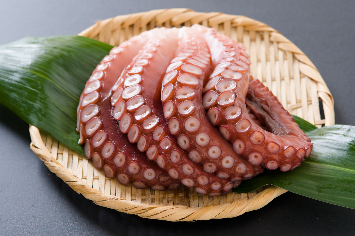 北海道留萌産　冷凍煮たこ足1kg～1.2kg タコ 蛸  国産 蛸足 たこ足 タコ足 たこあし ボイル 惣菜 おかず おつまみ ご飯のお供 R006-005