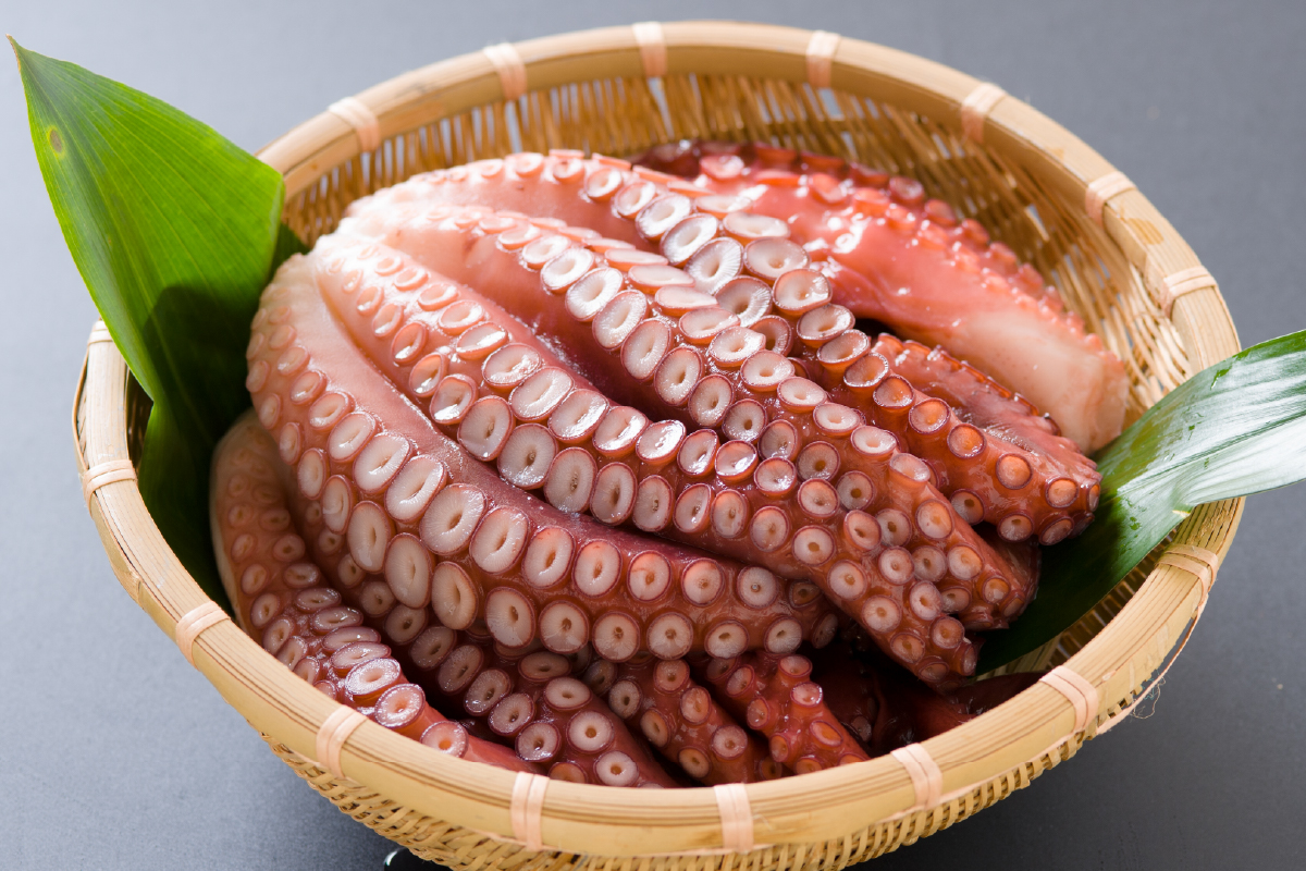 北海道留萌産　冷凍煮たこ足 2kg～2.4kg R006-010
