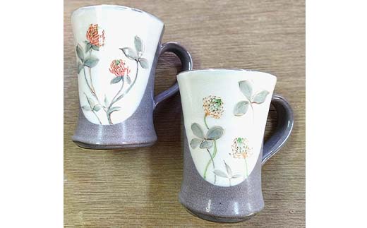手描き紅白ツメ草のペアマグカップ EB8-0209 